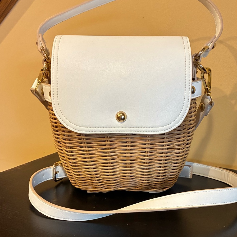 Tommy Bahama rattan bag Leather Flap And Straps Lined And Leather Card Pocket